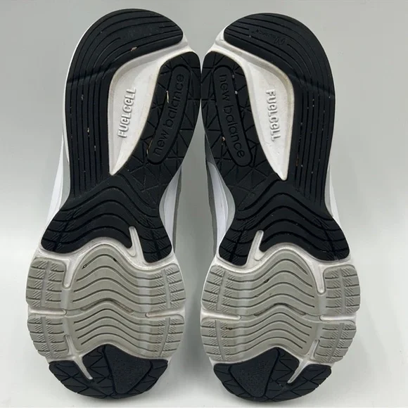 Selling 990 v6 new balance